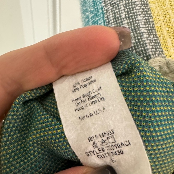 W5 Multicolored Tank Top with Scoop Neck Sleeveless Boxy Relaxed Style - Picture 5 of 5